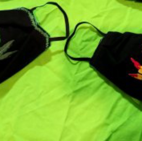 Face covers - Picture 4 of 8